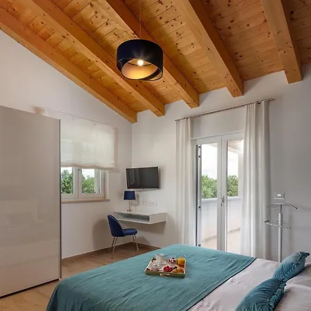 Karla Tar Ferienhaus Frata